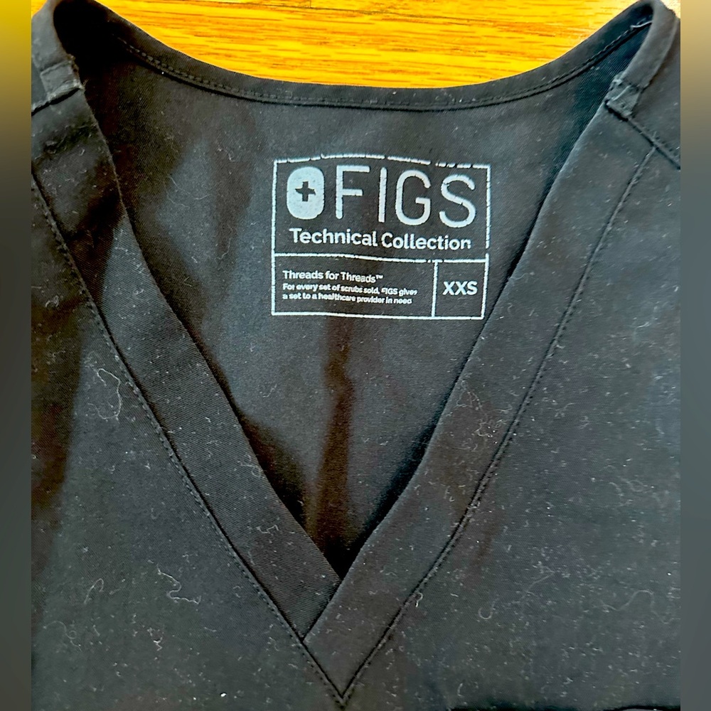 Figs black scrub top size XXS